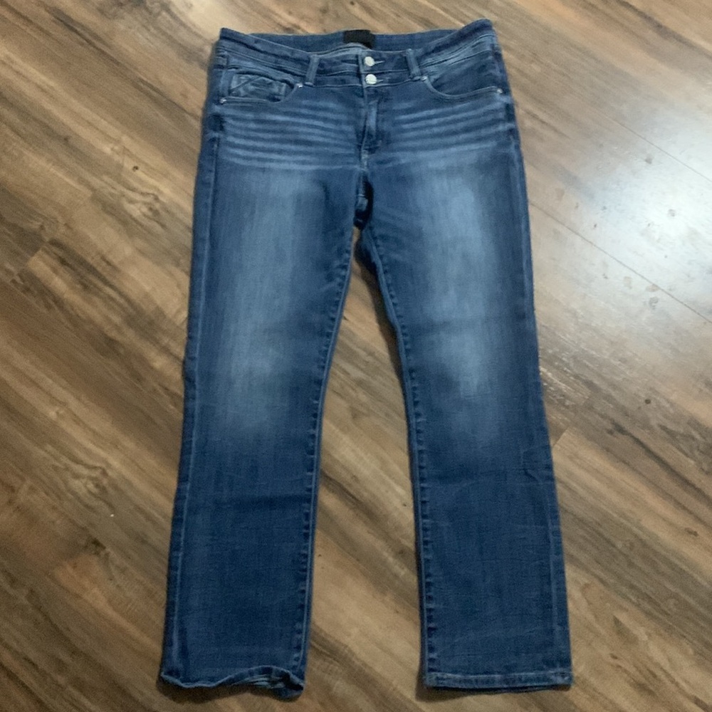 Buckle Black straight jeans size 32X30 with 2 buttons and in great condition
